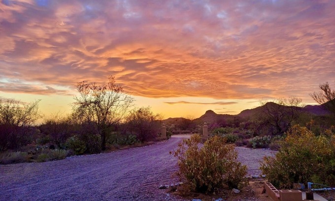 Tucson House | Secluded Casita w/King Bed + Mountain Views!