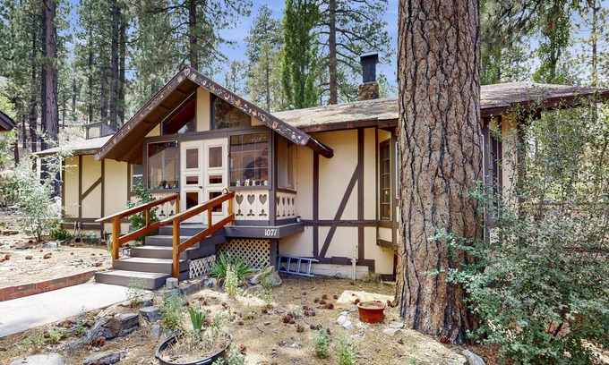 Woodlands House | Secluded Charming house with private hot tub, and patio
