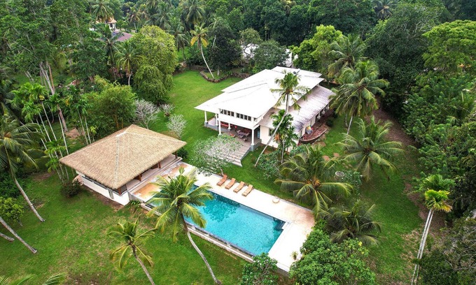 Unawatuna Villa | Secluded Costal Villa - Tropical Bliss in the heart of Miripenna