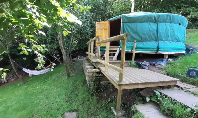 Blakeney Cabin | Secluded & Cosy Yurt in the Forest of Dean