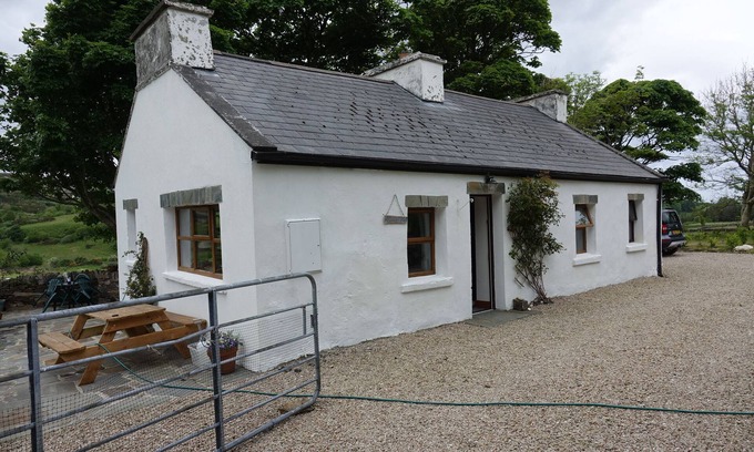 Gortahork House | Secluded cottage in stunning mountain scenery near village