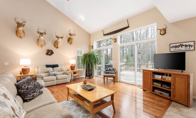 Kalkaska House | 🤍Secluded Country 4BDR Retreat: Home Away from Home