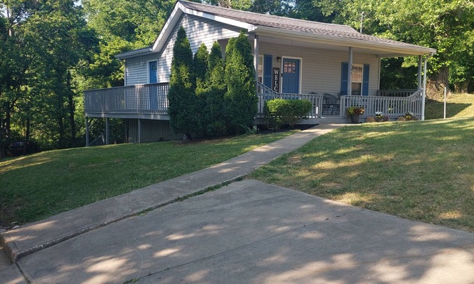 Williamstown House | Secluded cozy hideaway in town for 6. Ark 1 mile