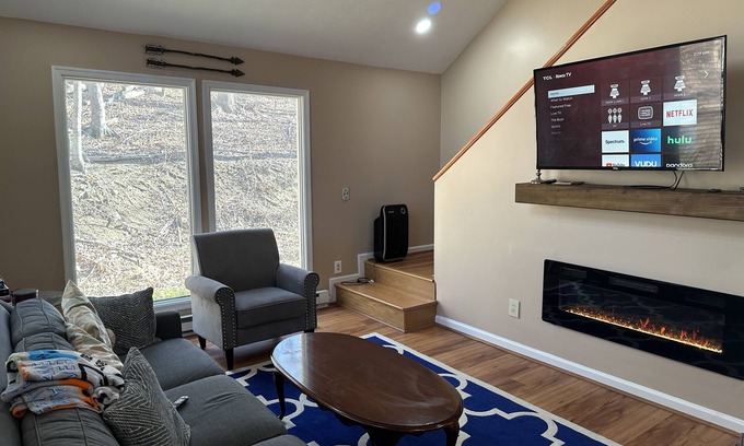 Berkeley Springs Cabin | Secluded cozy cabin with modern amenities/hot tub/pet friendly/wifi