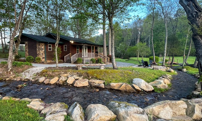 Robbinsville Cabin | Secluded Creekfront Cabin Mountain Views. Easy Access for Cars/Cycles Near TOTD