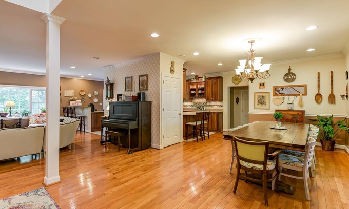 Springfield House | Secluded Family Home 15 Miles To DC