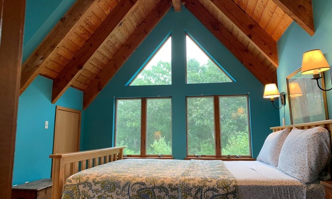 Aquinnah House | SECLUDED FAMILY HOUSE IN AQUINNAH OVERLOOKING THE VINEYARD SOUND