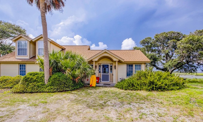 Folly Beach House | Secluded getaway with easy beach access, stunning views, grill, AC & free WiFi