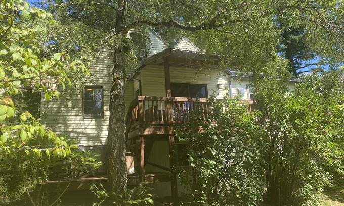 Stevenson House | Secluded home with tranquil view