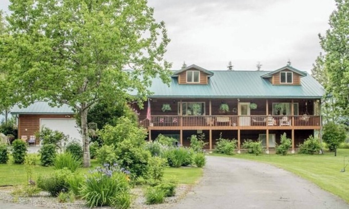 Kasilof House | Secluded Kasilof Riverfront Retreat with Hot Tub