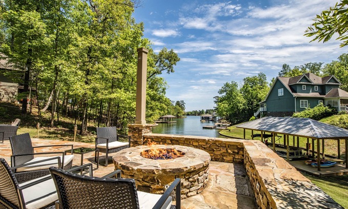 Dadeville House | Secluded Lake Home