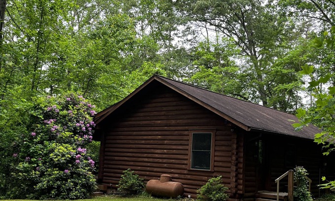 Franklin Cabin | Secluded Log Cabin Retreat