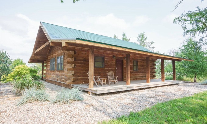 Hazel Green Cabin | Secluded log cabin at the end of a quiet dead end lane