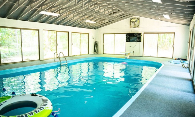 Conyers House | “Secluded Luxury Getaway, Indoor Pool Open 24/7, Surrounded by Nature”
