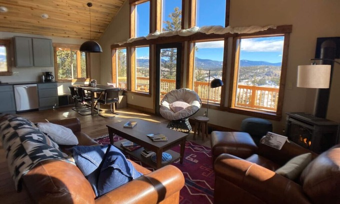 Indian Mountain Cabin | Secluded Modern Cabin On 10 Acres & Tarryall Creek