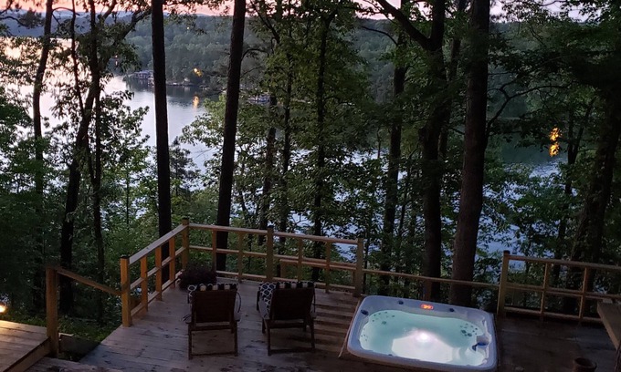 Mid America House | Secluded Modern Mountain Getaway