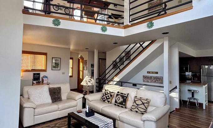 West Colorado Springs House | Secluded Mountain Retreat ~ Walk to Garden of Gods!