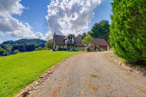 Mountain City House | Secluded Mountain City Home with Deck and Views!