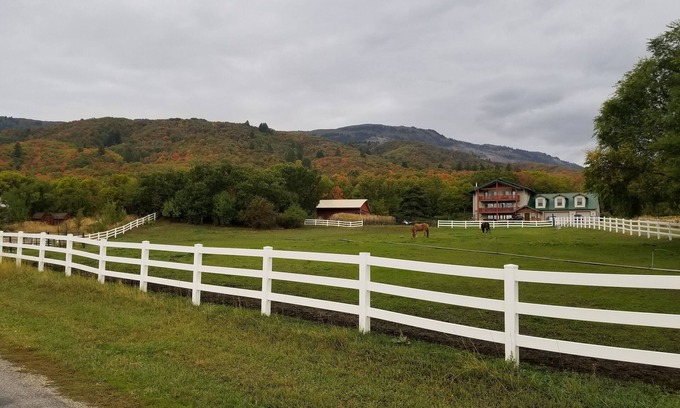Eden House | Secluded Mountain Retreat 2.7 Acres - Powder Mountain, Snowbasin, Nordic Valley