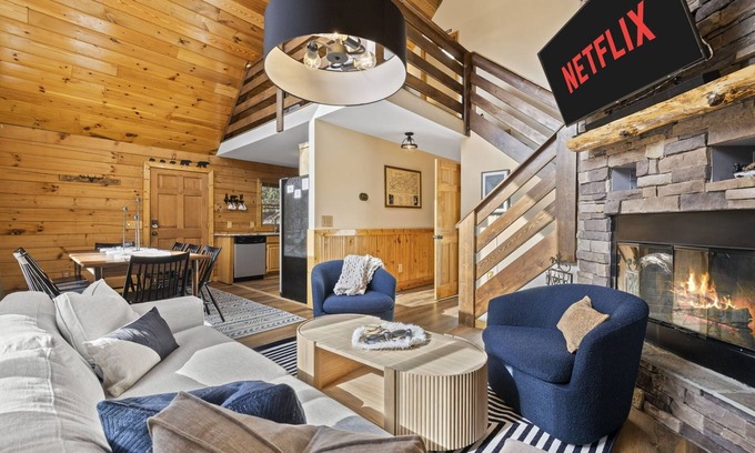 Maggie Valley Cabin | Secluded Mountain Retreat perfect for nature lovers,Hot Tub, 20 mins from skiing