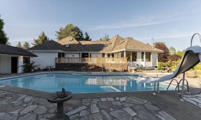 Langley House | Secluded Oasis: 5 Acre Retreat