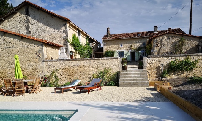 Salles-Lavalette House | Secluded, pet friendly, luxurious 3 bedroom house, 11 x 5m swimming pool