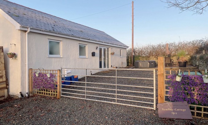 Llangefni House | Secluded Private Bolthole on Anglesey with Hot Tub