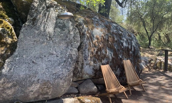 Mariposa House | Secluded Riverfront Cabin Near Yosemite