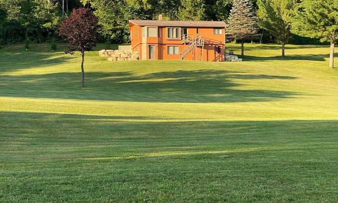 Coon Valley House | Secluded, Romantic, Family Friendly and Cozy, Last House in the Valley.