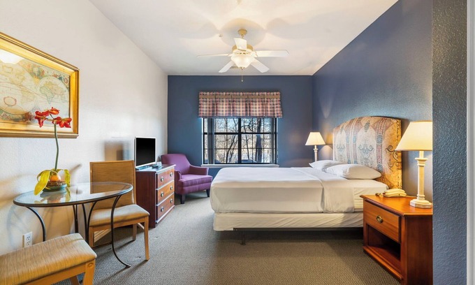 Indian Point Condo | Secluded Serenity: Charming Condo at Rock Lane