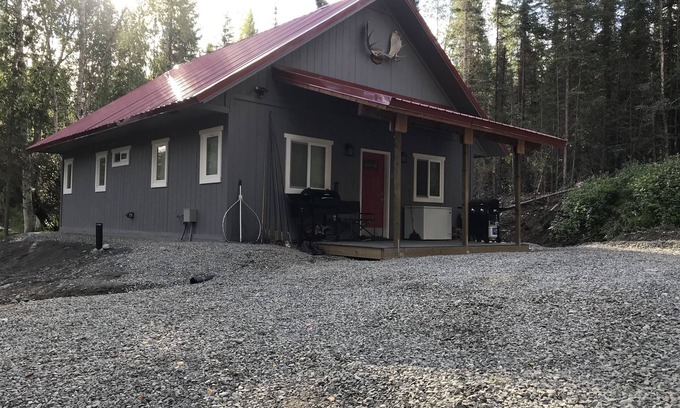 Sterling Cabin | Secluded Sterling Cabin sleeps up to 12
