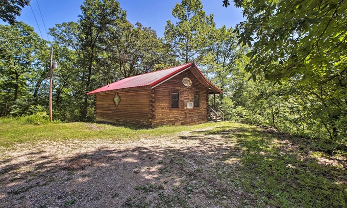 Eureka Springs Cabin | Secluded Studio 1 mi to Thorncrown Chapel