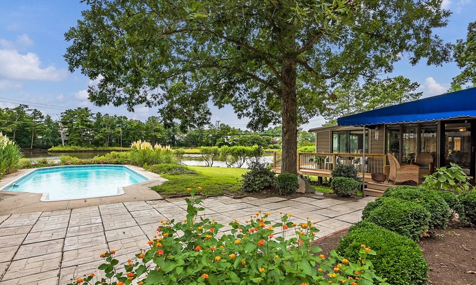 Northeast Virginia Beach Cottage | Secluded, stunning 🌊water views 1 mi from beach🏝️☀️