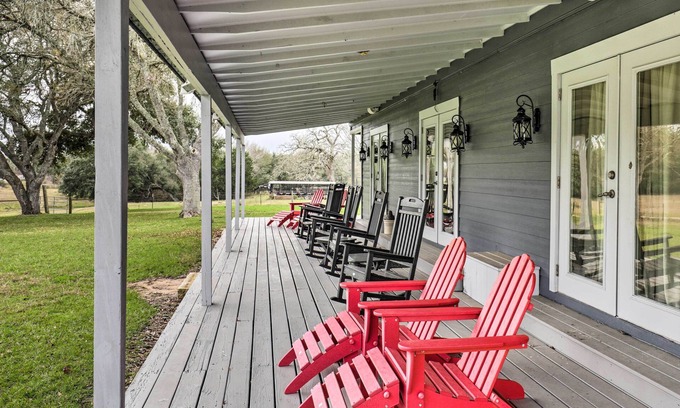 Schulenburg House | Secluded Texas Farmhouse: 12 Mi to La Grange!