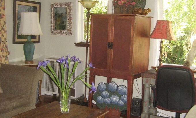 Oak Park Cottage | Secluded Treetop Getaway