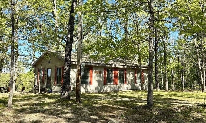 Dixon Cottage | Secluded Turkey Ridge Cottage Above The River