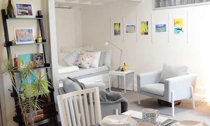 Venice Canals Apartment | Secluded Venice Beach Garden Bungalow