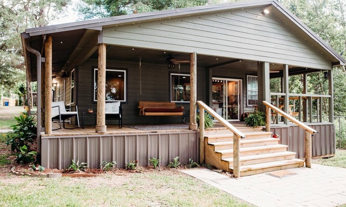 Larue Cabin | Secluded WATERFRONT CABIN with wifi, private dock with boat lift and courtyard