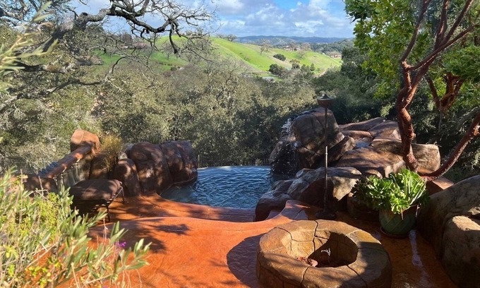 Atascadero House | Secluded Westside Studio