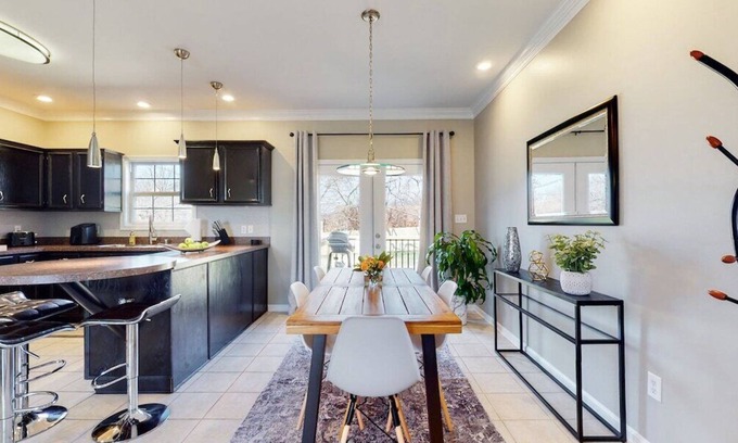 Hillview Apartment | second floor 1 bedroom + office W/D & easy parking