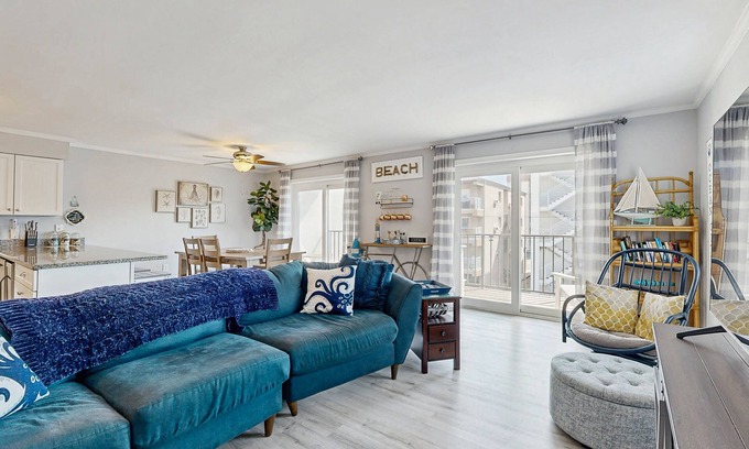 North Ocean City Condo | Second-Floor Condo 1 Block from the Beach w/Balcony, AC, WiFi & Shared Pool
