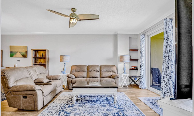 Palm Coast Condo | Second floor oceanfront condo with pool & hot tub, central AC, and washer/dryer