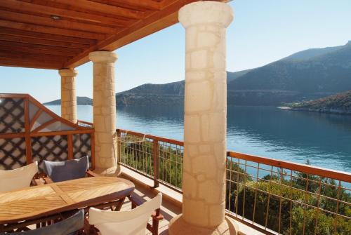 Arkadiko Chorio House | Secret Arcadia Bay - Maisonette Breathtaking sea & mountain view-Just on the beach