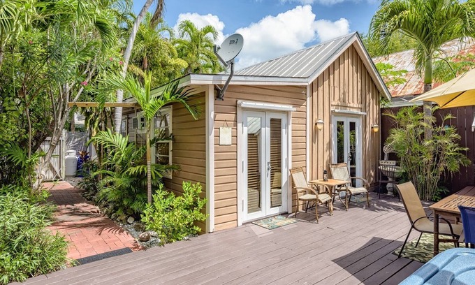 Downtown Cottage | Secret Courtyard-2 bedroom 2 bath just steps off Duval street.