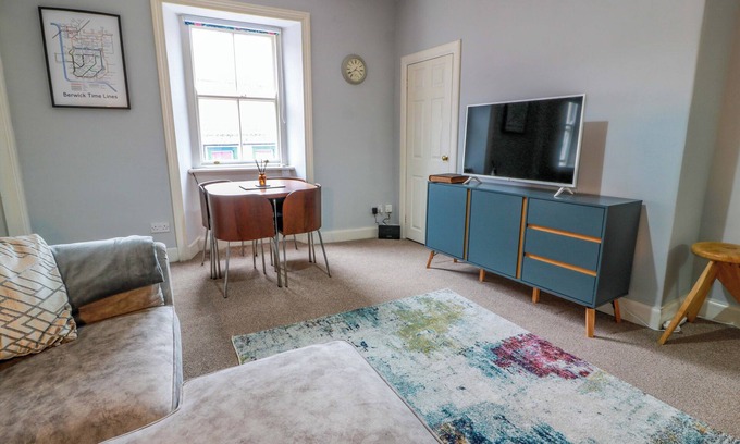 Tweedmouth Cottage | SECRET GARDEN @ 7, pet friendly, with a garden in Berwick-Upon-Tweed