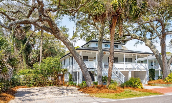 Folly Beach Condo | Secret Garden Across from Beach!~The Beach Hive