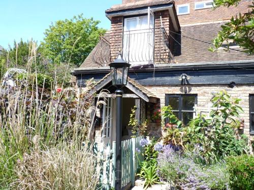 Eastbourne House | Secret Garden Hideaway For Adults