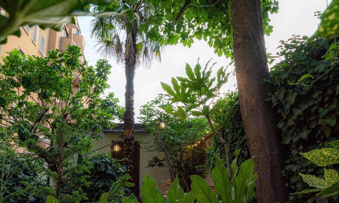 Isola Apartment | Secret garden in the heart of Isola