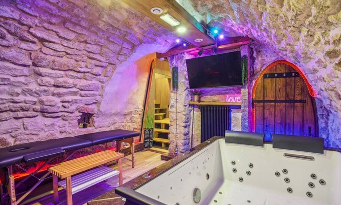 Quartier Sainte-Marguerite Apartment | Secret Love Room in Paris 11