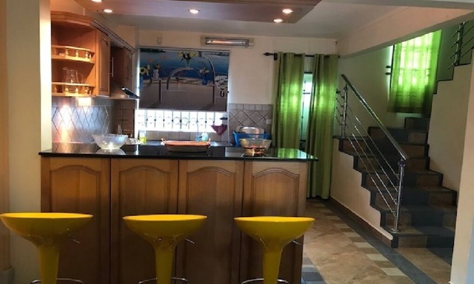 Blue Bay Villa | Secured quiet holiday stay - 2 mins walk to beach